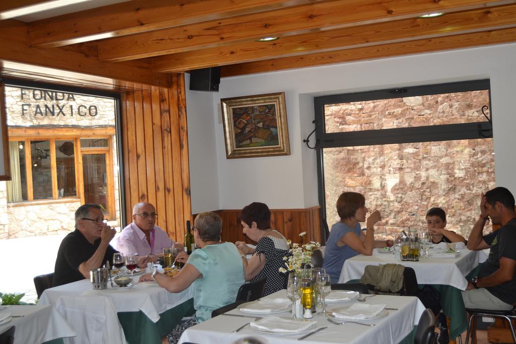 Hostal La Muntanya Castellar De N'Hug Esterno foto